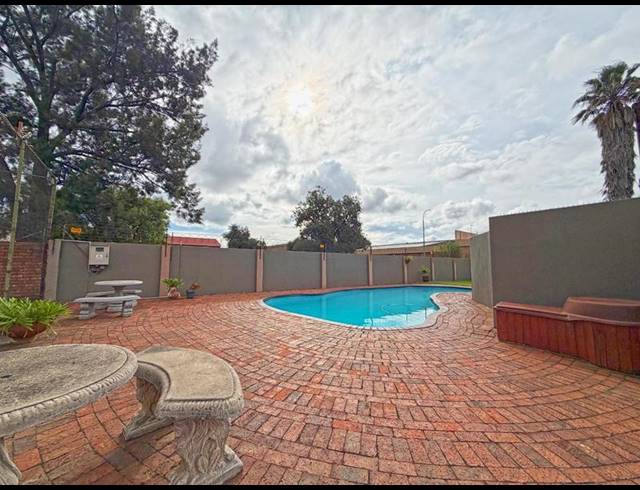 3 BEDROOM TOWNHOUSE FOR SALE IN BRACKENHURST